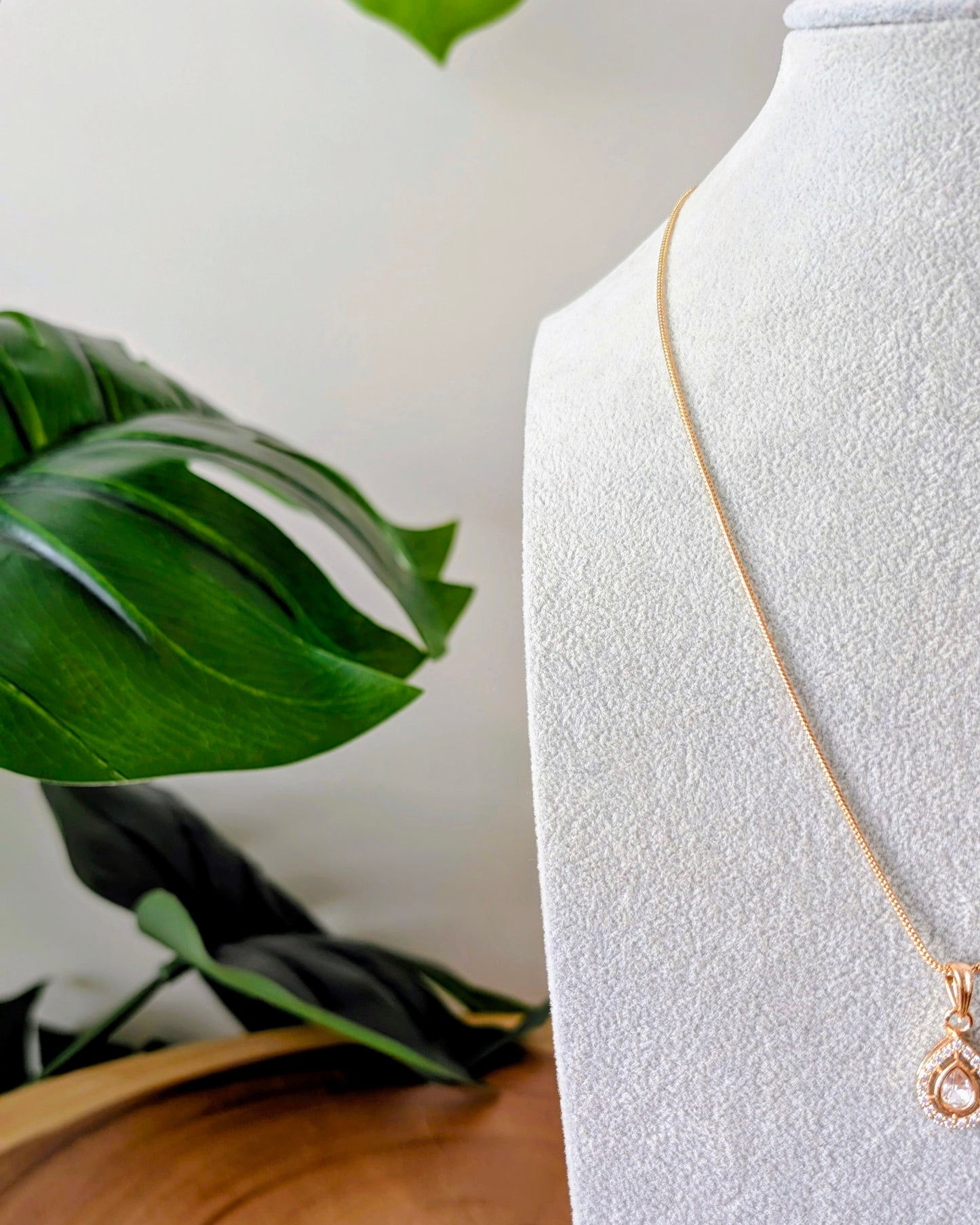 Dainty Pendant Necklace Set
