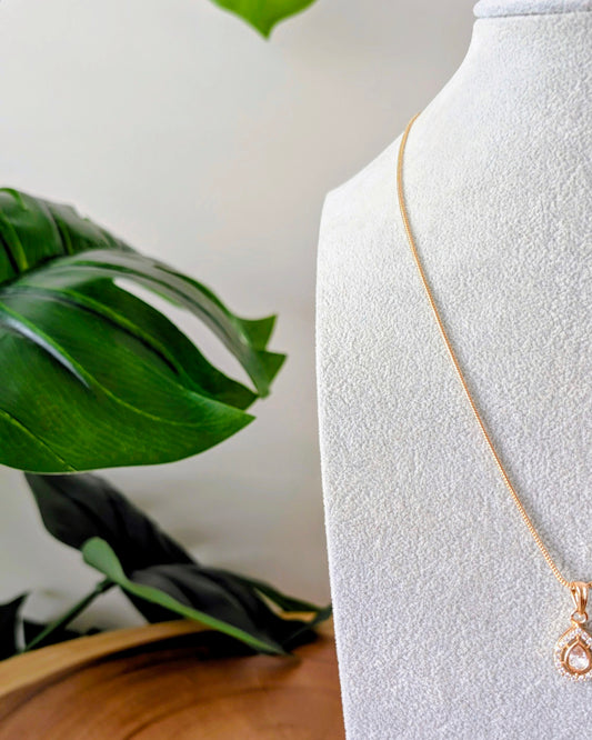 Dainty Pendant Necklace Set