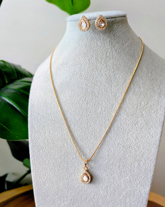 Dainty Pendant Necklace Set