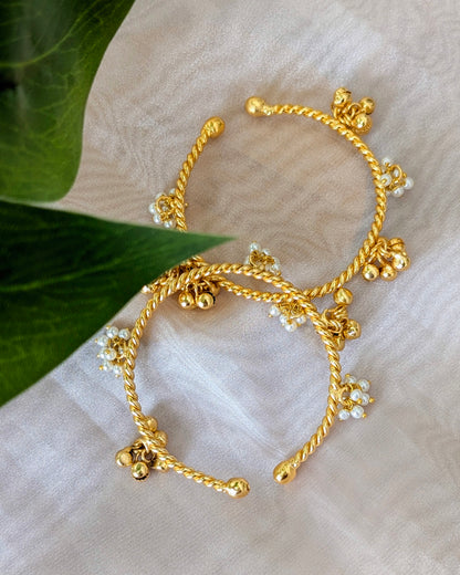Golden Kashmiri Ghungroo Bangle Bracelet with Pearls