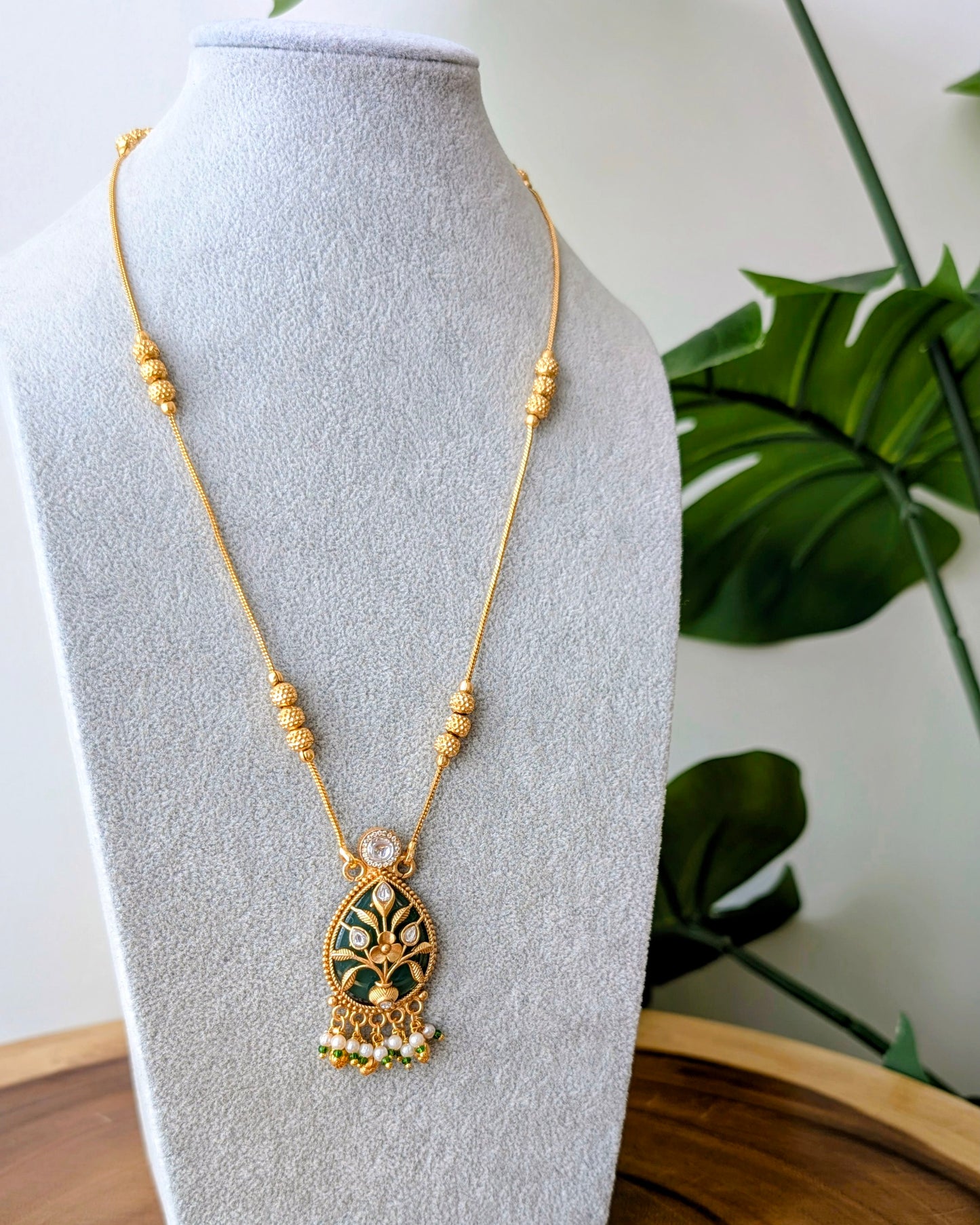 Ashita Heritage Pendant Necklace Set - Green