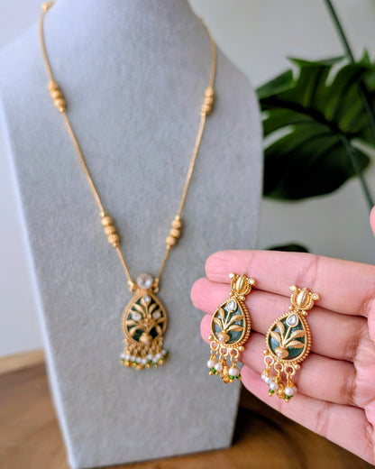 Ashita Heritage Pendant Necklace Set - Green