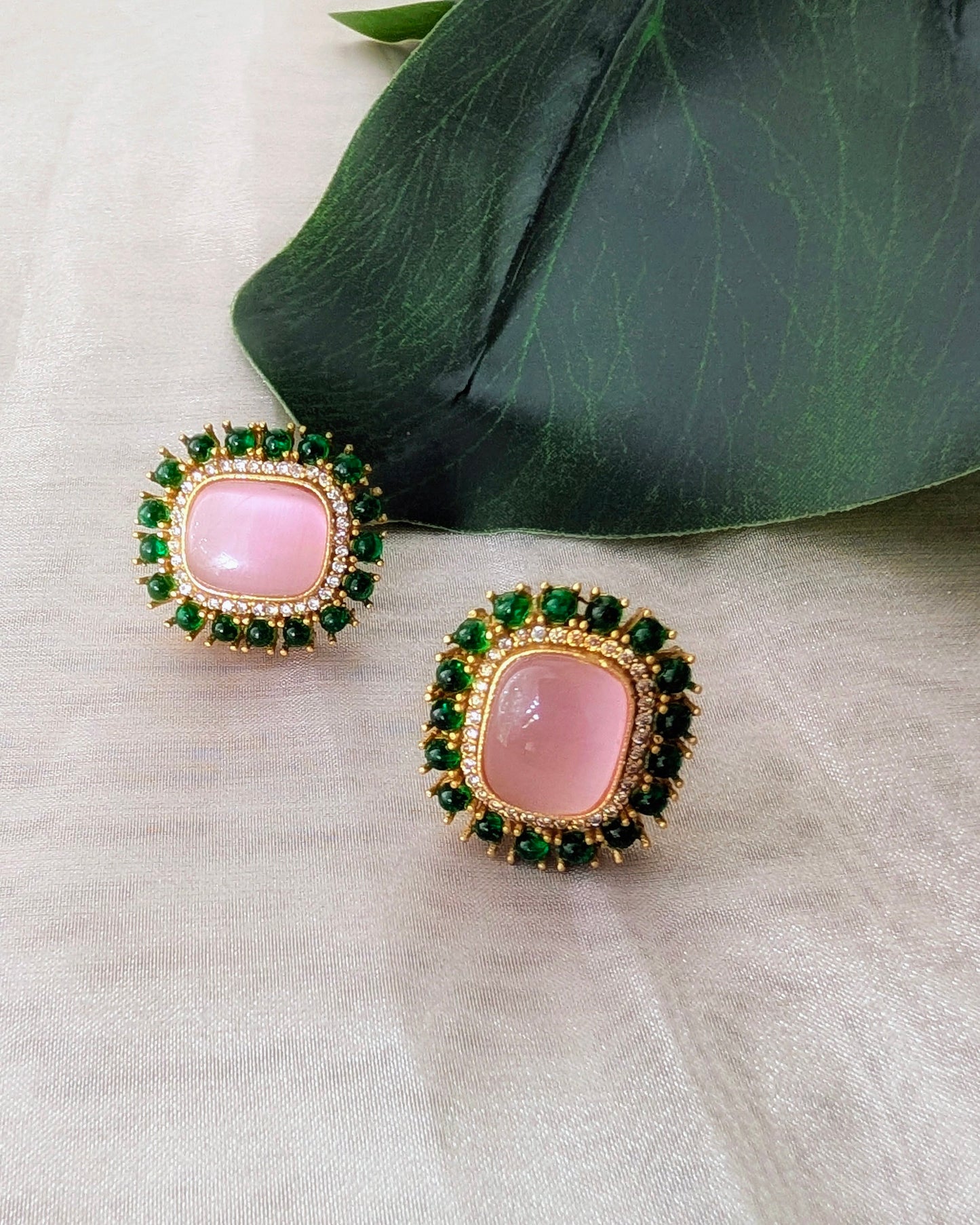 Kunicka Victorian Studs - Pink