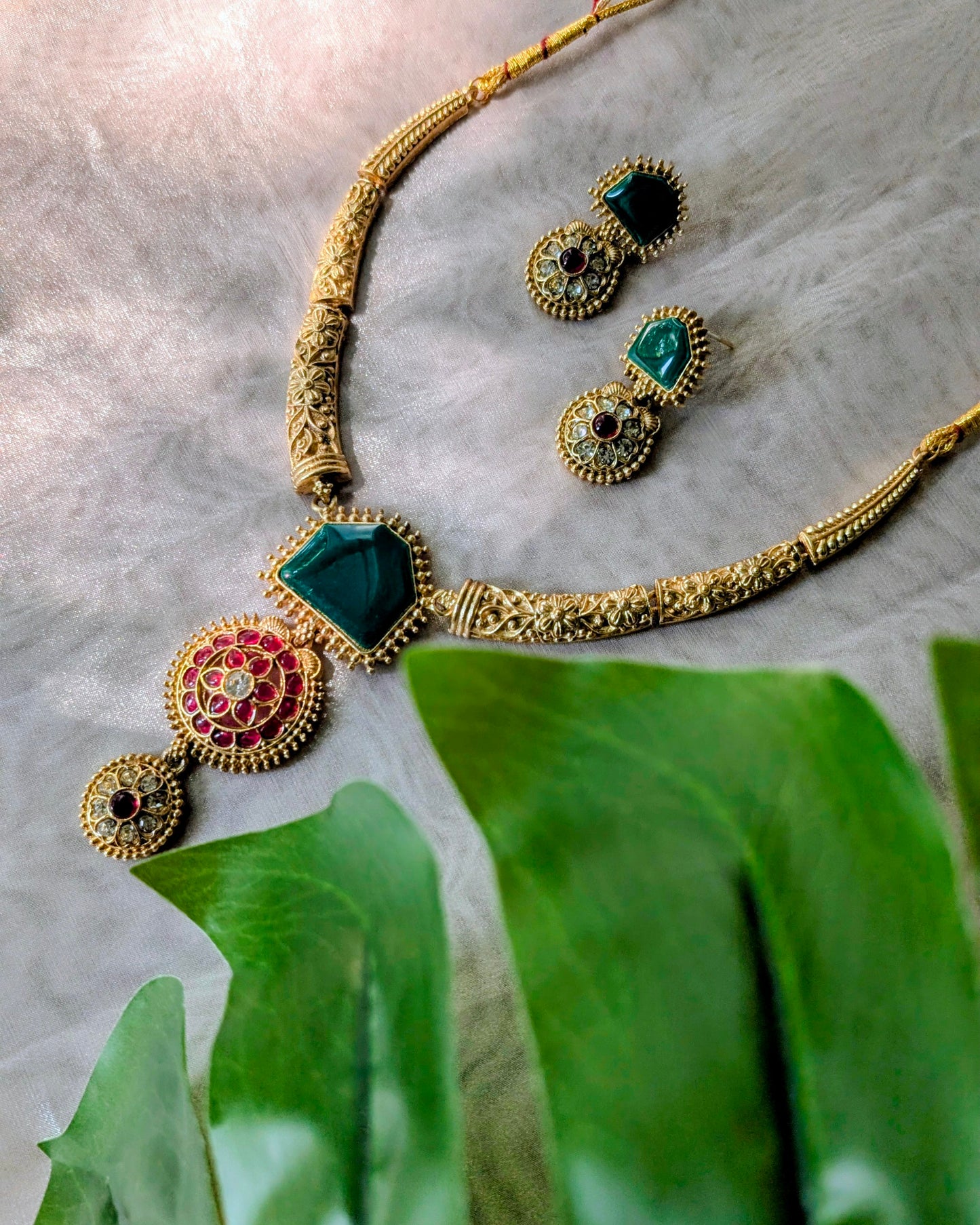 Antique Design Hasli Necklace
