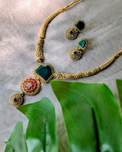 Antique Design Hasli Necklace