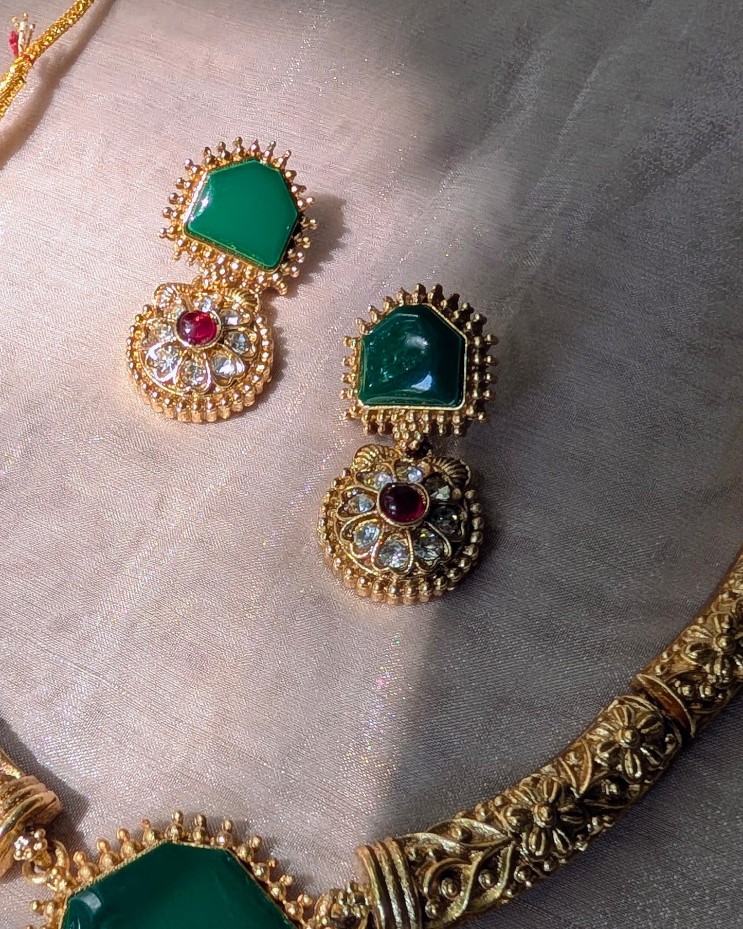 Antique Design Hasli Necklace