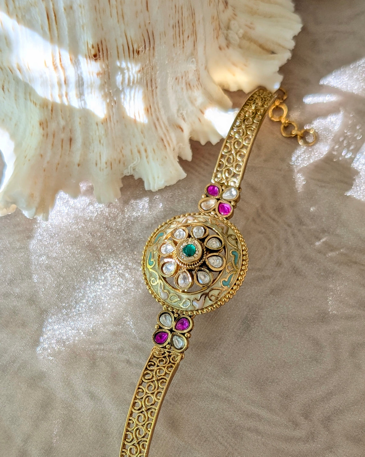 Statement Design Viral Golden Heritage Bracelet