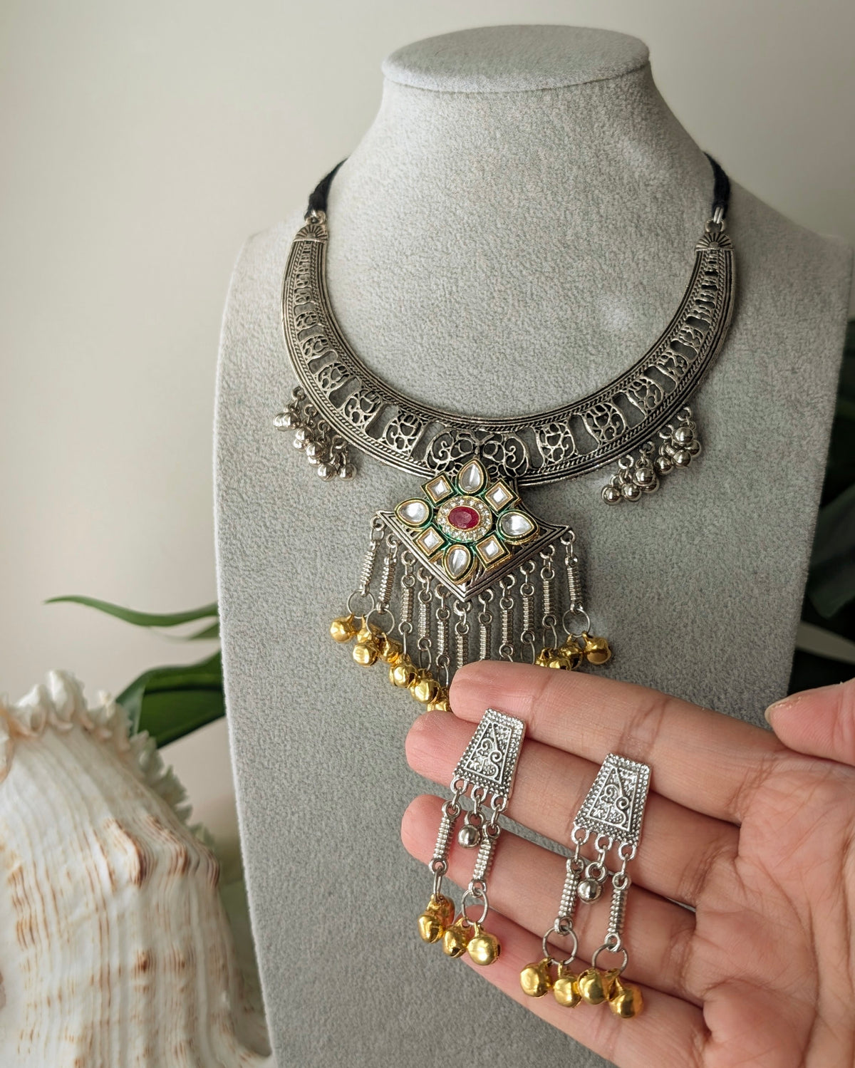 Dual Tone Oxidized Silver Hasli Kundan Ghungroo Necklace