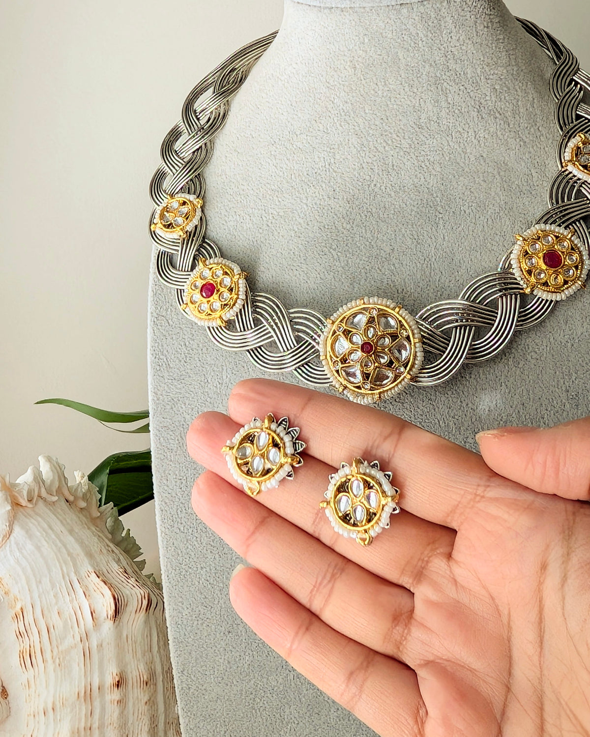 Oxidized Silver Hasli Necklace with Kundan work