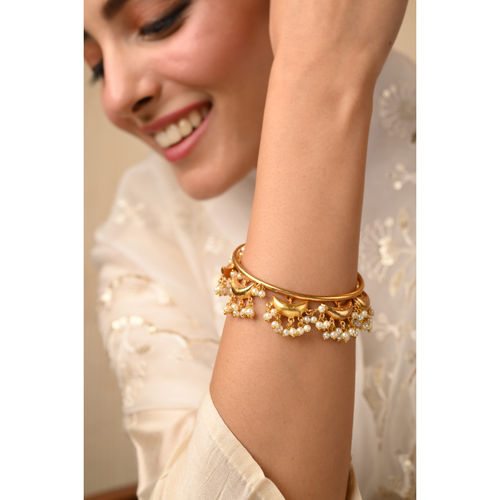 Chaand Pearl Bangle - light golden