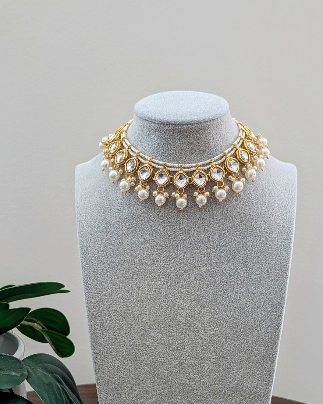 Beautiful small sized necklace in white with kundan design and small pearls. Comes with matching pink earrings and a tikka. Available at Sufna Canada in Ajax, Durham