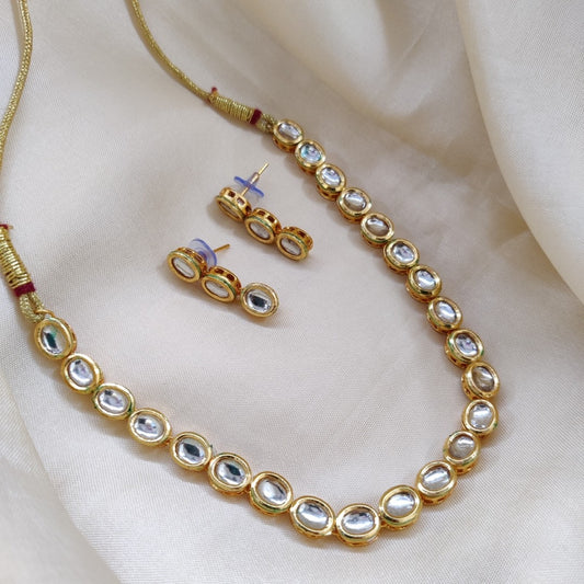 Sleek kundan Necklace with back meenakari work, comes with earrings. Pick-up in Ajax Ontario. Worldwide shipping available. Perfect for wedding, festival jewelry, indian Jewelry, kids jewelry, kundan jewelry, gifting, costume jewelry, fashion jewelry, Eid, Diwali, karwachauth.