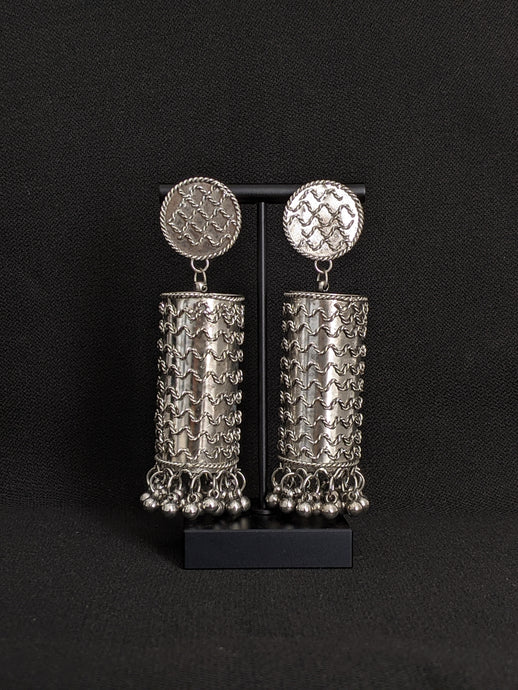 These silver Earrings are all things fun! Extremely light weight, the unique design compliments all styles. These are perfect for those sunny morning festivities!