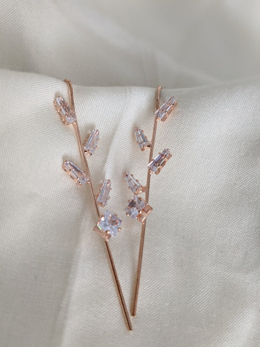 Looking for something chic & different? These AD Earcuffs would be your perfect bet!  Extremely high quality zircon studs with rose gold base, comes in a pair - one for each ear.