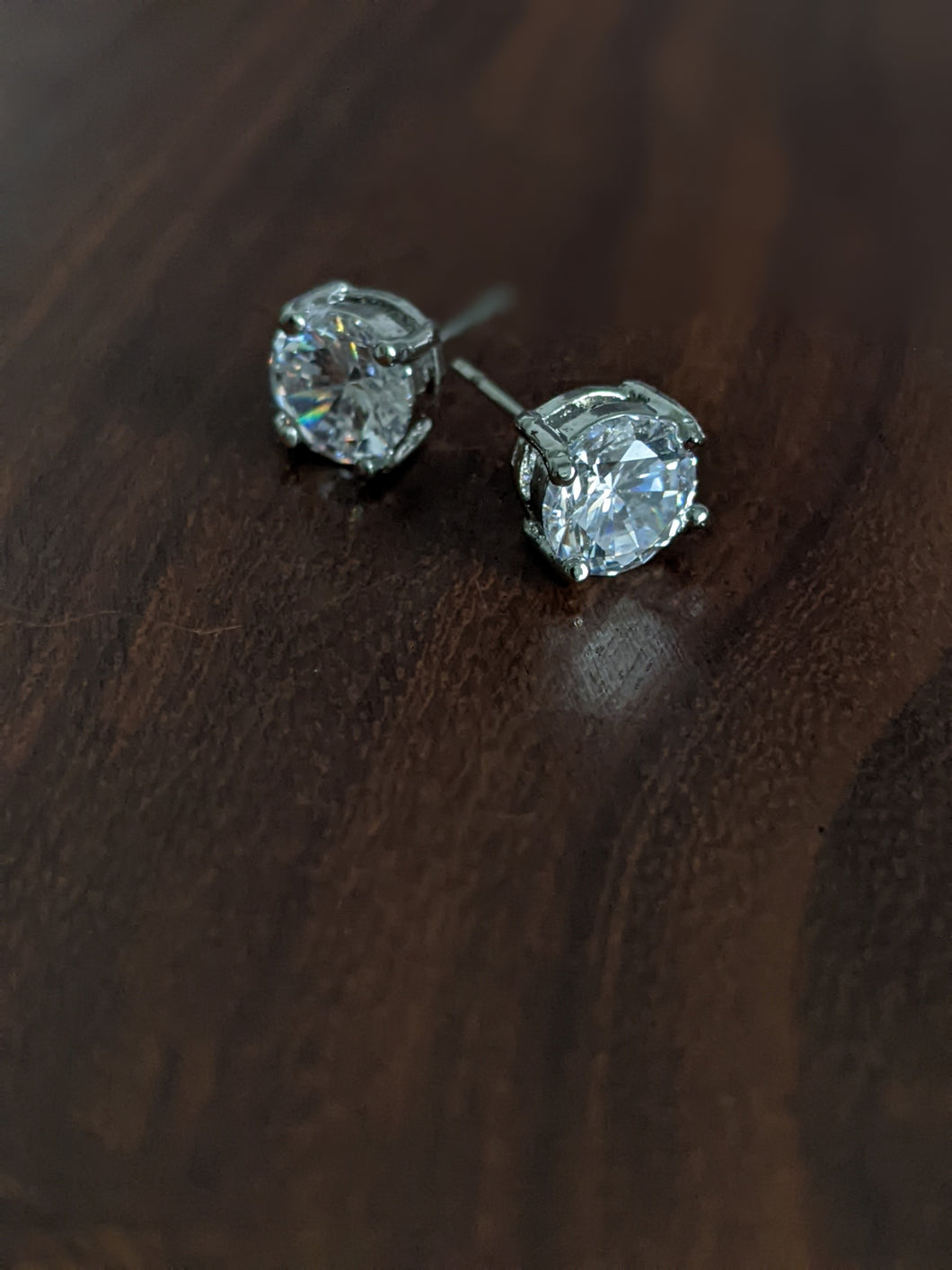 Diamond look earrings in silver, can be paired with any dress and work at any occasion. Elegant and classy