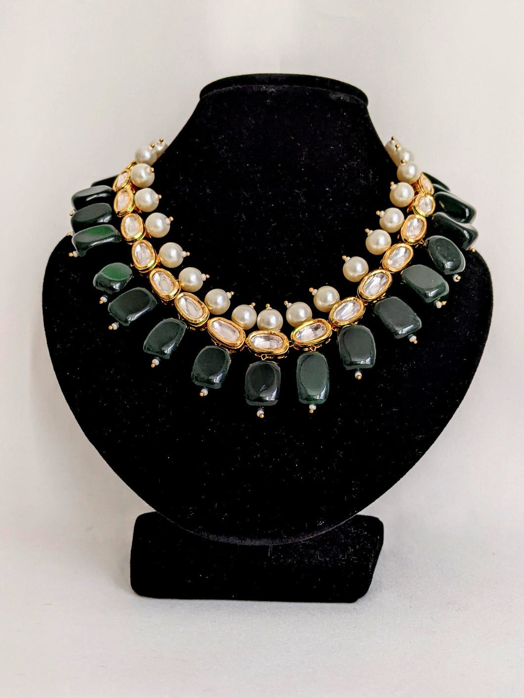 Elegant Kundan Necklace with pearl tops and black Onyx beads, this Kundan Necklace is a classic piece that you don't see often!  With back meenawork, this high quality necklace is rare find.