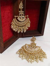 Load image into Gallery viewer, golden earrings, earrings, indian earrings, kundan jewelry, indian kundan jewelry, jewelry for women, indian wedding, wedding jewelry, kundan earrings, kundan
