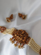 Load image into Gallery viewer, Laxmi Pearl Choker
