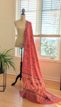 Load image into Gallery viewer, Meet Shawl - Pink
