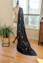 Load image into Gallery viewer, Sameira Shawl - Black
