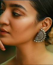 Load image into Gallery viewer, Savera Earrings

